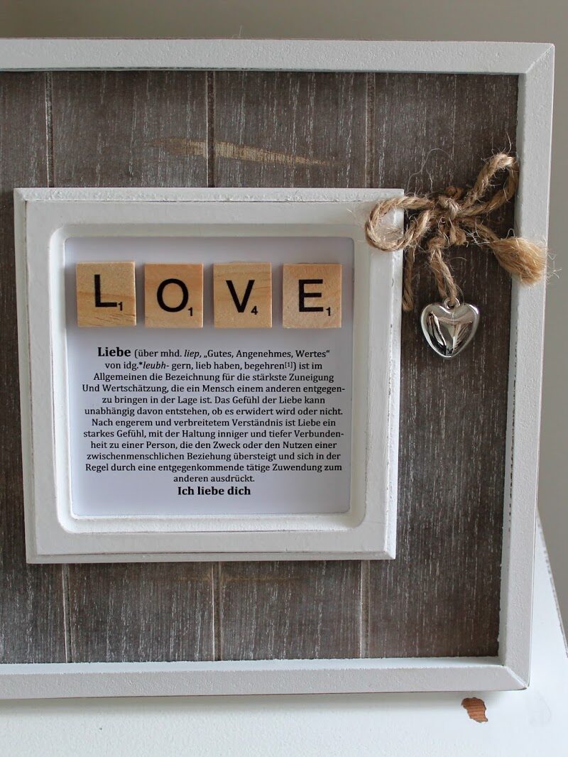 DIY Bilderrahmen Love mit Scrabble Buchstaben
