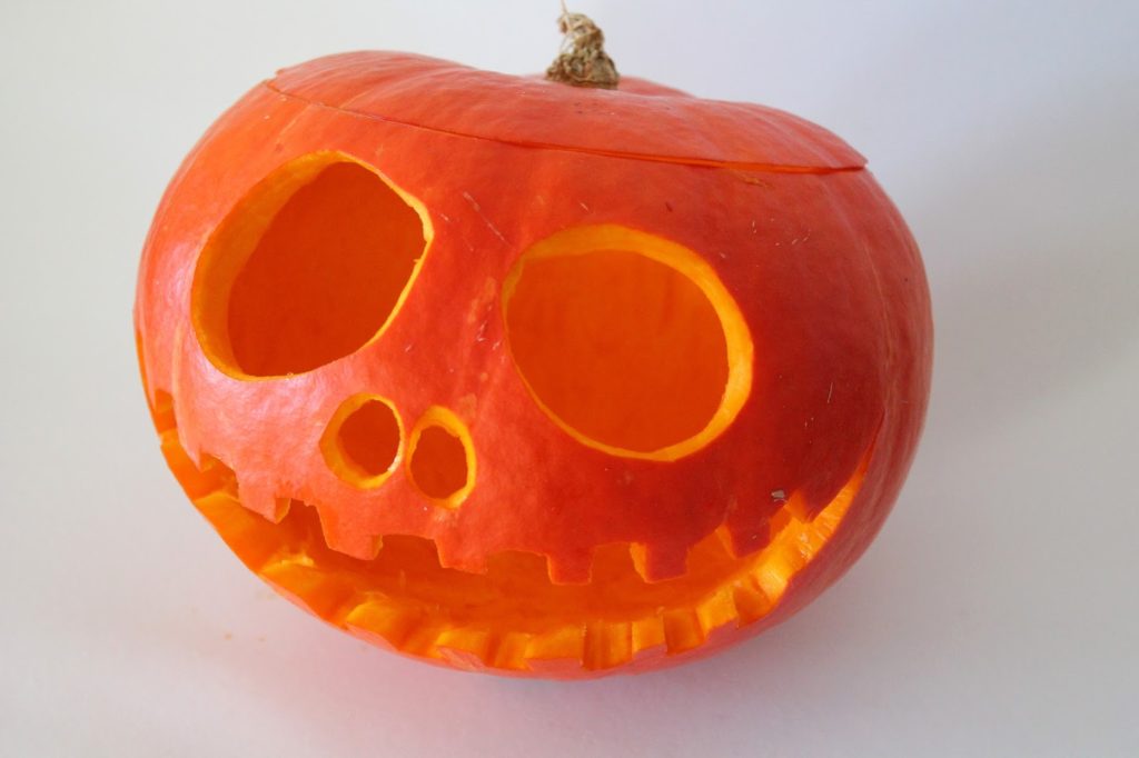 DIY, Basteln: Halloween Kürbis schnitzen in Herbstdekorazion und Halloween - DIYCarinchen