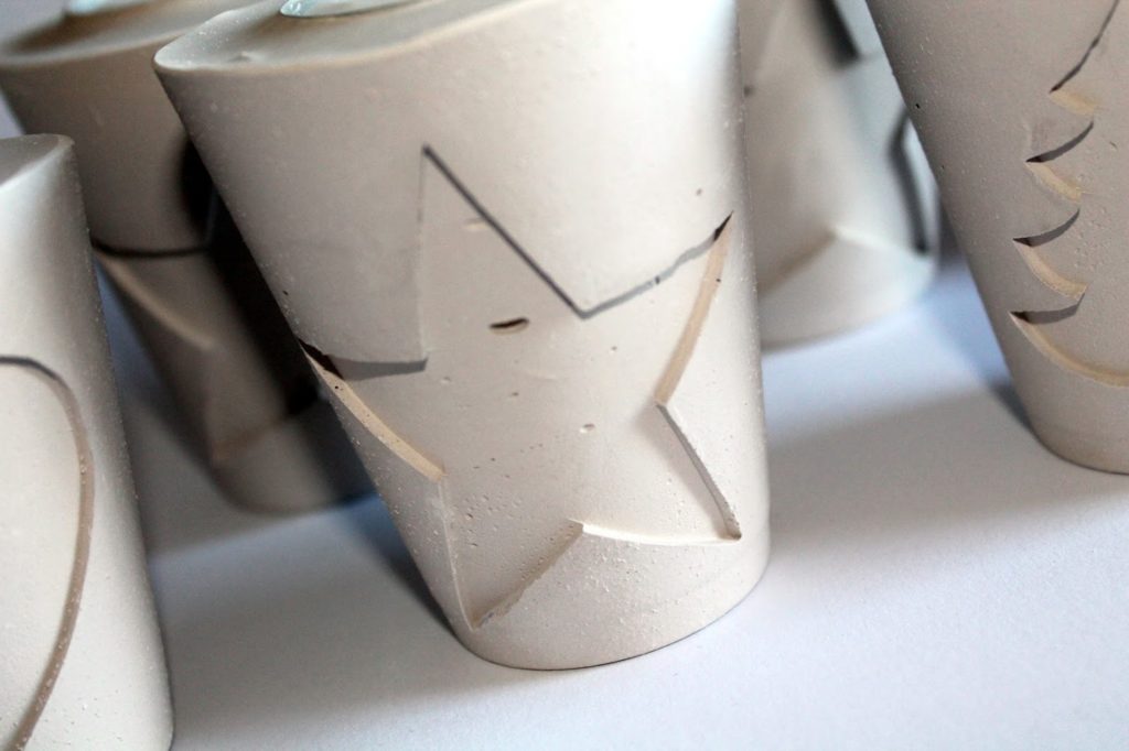 DIY, Basteln: Gips / Beton Teelichthalter Weihnachten in Weihnachtsdekoration - DIYCarinchen