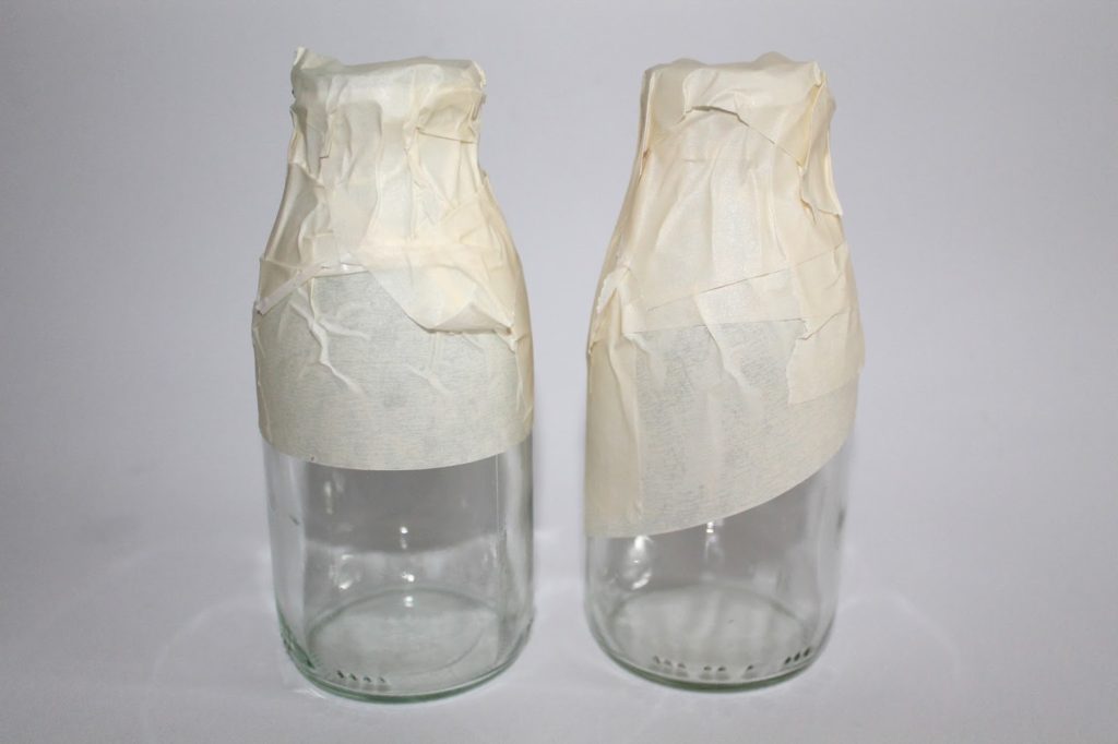 DIY, Basteln: Upcycling / Recycling Vase aus kleinen Milchflaschen mit Sprühlack in Wohnideen und Wohndekoration - DIYCarinchen