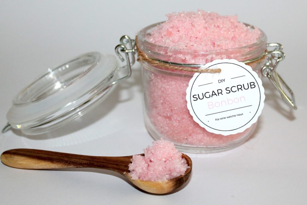 DIY, Basteln: Sugar Scrub / Zuckerpeeling Bonbon in Kosmetik als Geschenkidee und Wohndekoration - DIYCarinchen