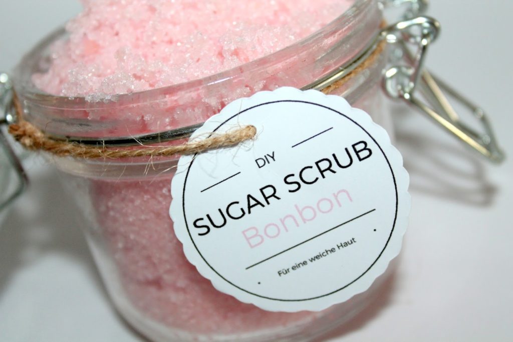 DIY, Basteln: Sugar Scrub / Zuckerpeeling Bonbon in Kosmetik als Geschenkidee und Wohndekoration - DIYCarinchen