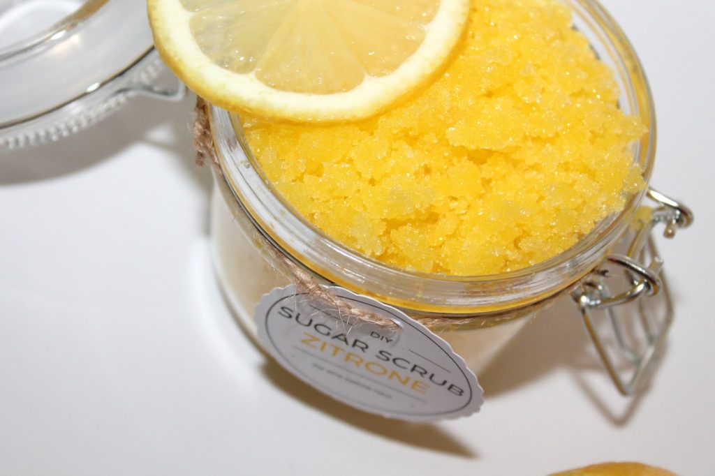 DIY, Basteln: Sugar Scrub / Zuckerpeeling Zitrone in Kosmetik als Geschenkidee und Wohndekoration - DIYCarinchen