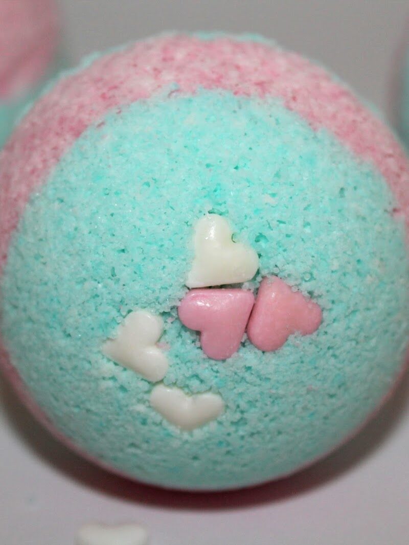 DIY bunte Badekugeln in rosa und blau