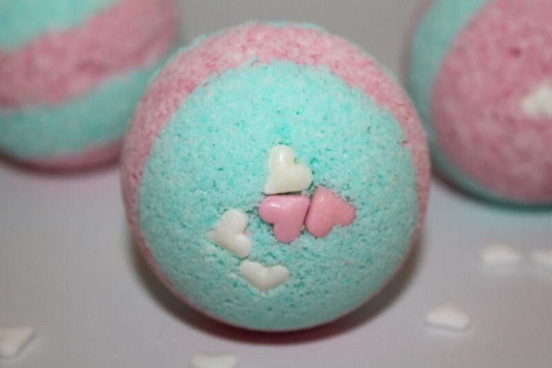 DIY bunte Badekugeln in rosa und blau