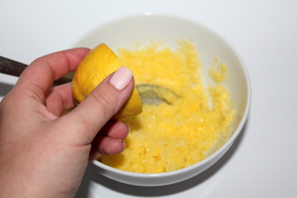 DIY, Basteln: Sugar Scrub / Zuckerpeeling Zitrone in Kosmetik als Geschenkidee und Wohndekoration - DIYCarinchen