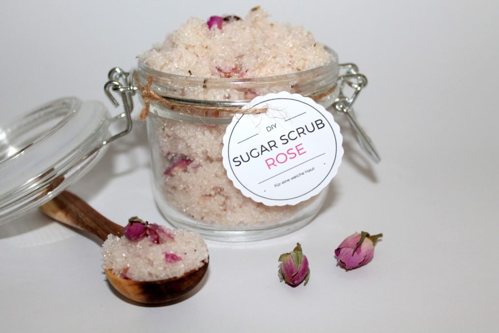 DIY, Basteln: Sugar Scrub / Zuckerpeeling Rose in Kosmetik als Geschenkidee und Wohndekoration - DIYCarinchen