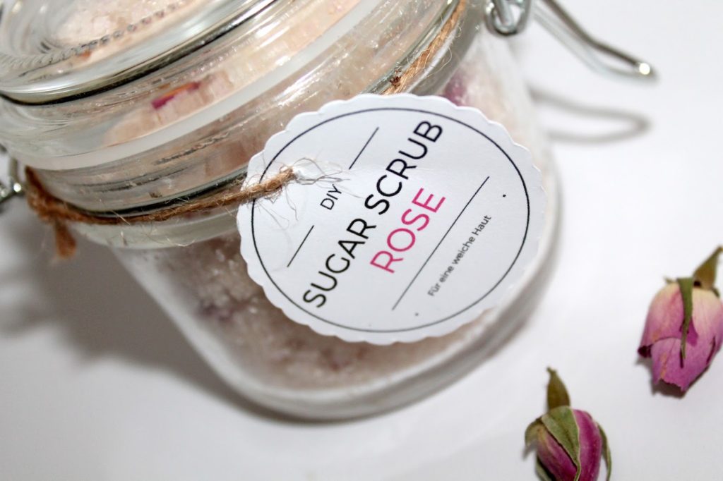 DIY, Basteln: Sugar Scrub / Zuckerpeeling Rose in Kosmetik als Geschenkidee und Wohndekoration - DIYCarinchen