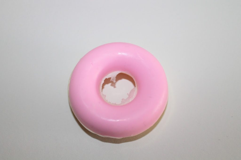 DIY, Basteln: Donut Seite mit rosa und blauem Guss als Geschenkidee, Kosmetik, Beauty und Wohndekoration - DIYCarinchen