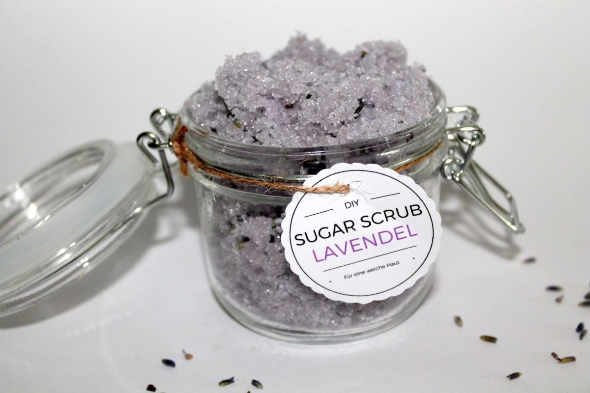 Geschenkidee für die beste Freundin oder zum Muttertag? DIY Sugar Scrub / Zuckerpeeling Lavendel ganz einfach selber machen + kostenlose Vorlage