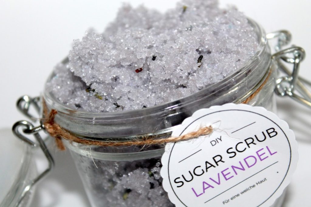 DIY, Basteln: Sugar Scrub / Zuckerpeeling Lavendel in Kosmetik als Geschenkidee und Wohndekoration - DIYCarinchen