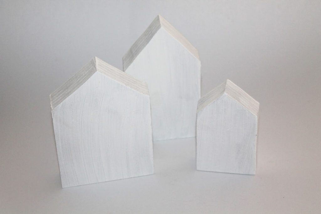 DIY, Basteln: Häuschen Laubsägearbeit Shabby Chic aus Holz als Geschenkidee und Wohndekoration - DIYCarinchen