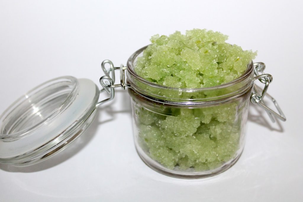 DIY, Basteln: Sugar Scrub / Zuckerpeeling Limette in Kosmetik als Geschenkidee und Wohndekoration - DIYCarinchen