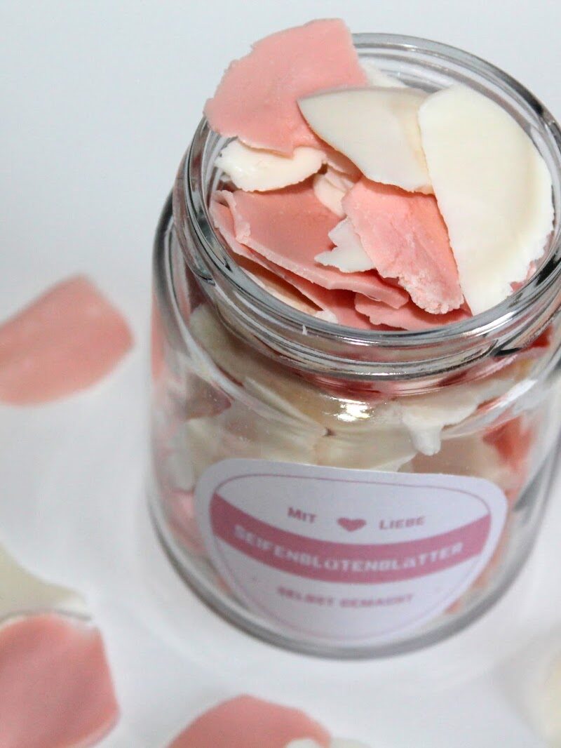DIY Seifenblütenblätter selber machen + kostenlose Vorlage - eine wundervolle, süße Geschenkidee für jeden Anlass