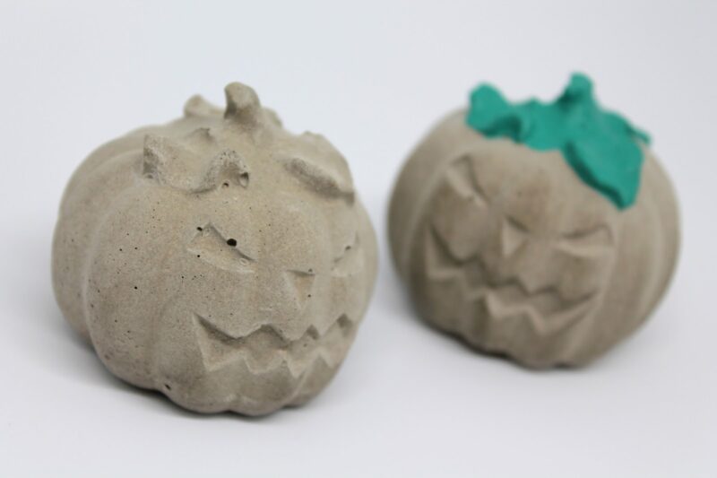 DIY Beton Kürbisse ganz einfach selber machen mit dieser Anleitung klappt die Herbstdekoration!