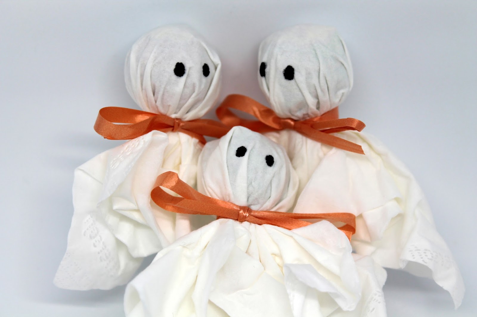 DIY Lolly Geister einfach selber machen - perfekte Bastelidee Halloween