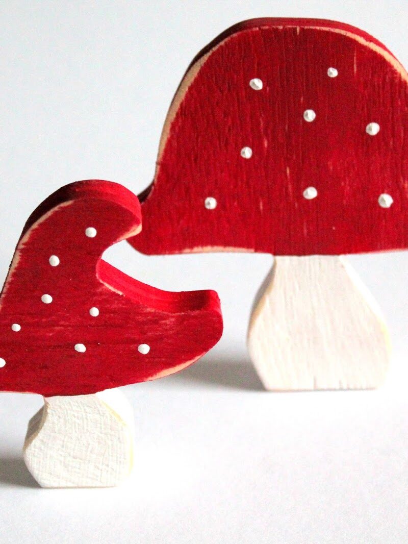 DIY Fliegenpilze: Dekoration aus Holz mit dieser Anleitung selber machen!