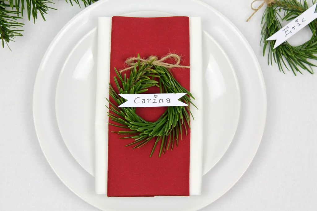 DIY, Basteln: weihnachtliche Tischdekoration mit Tannenzweigen und dem Schneider Base Rosé, Dekoration, Weihnachtsdekoration und Tischdekoration - DIYCarinchen