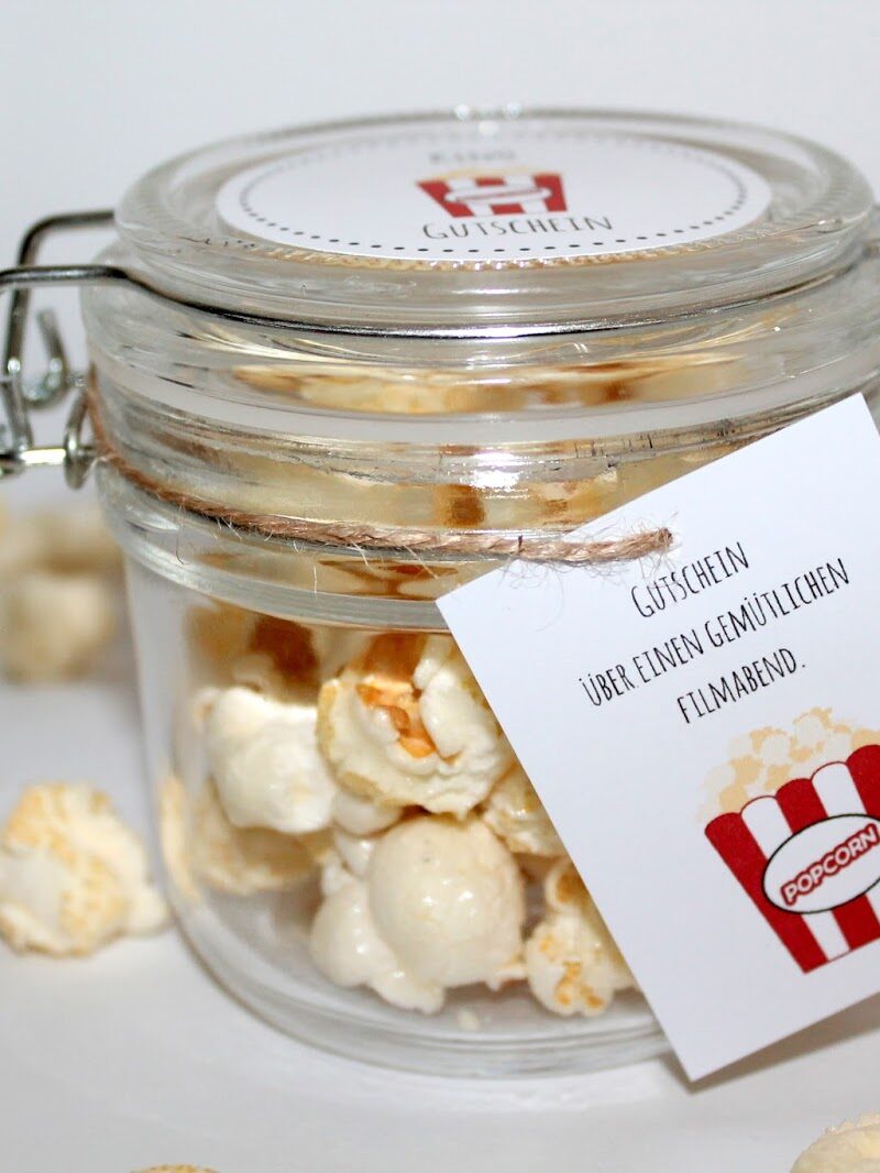Die perfekte Kinogutschein Verpackung: DIY Popcorn mit kostenlosem Etikett zum Ausdrucken, einfacher geht es kaum!