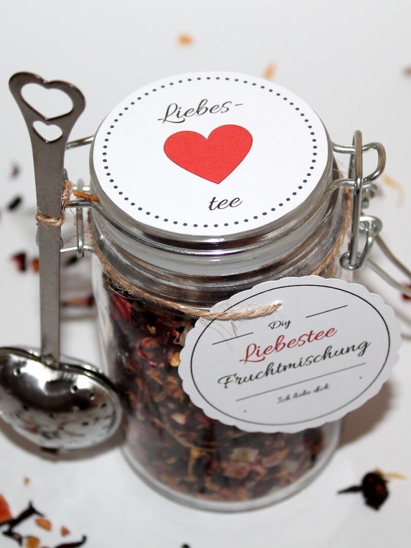 Ein Geschenk mit Herz: DIY Geschenke aus dem Glas Liebestee {mit gratis Printable}