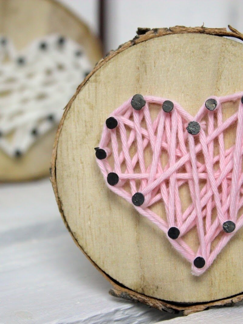 DIY süßes Geschenk zum Valentinstag, Muttertag oder als Deko: Baumscheibe mit Herz in String Art ♡