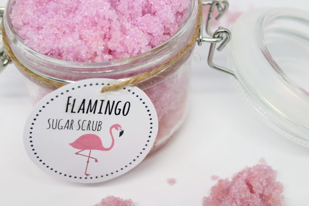 DIY, Basteln: Sugar Scrub / Zuckerpeeling Flamingo in Kosmetik als Geschenkidee und Mitbringsel - DIYCarinchen