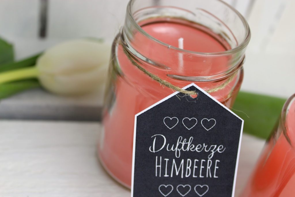 DIY süße Frühlingsdekoration: Himbeerkerzen in Konfitürengläsern selber machen {mit gratis Printable}