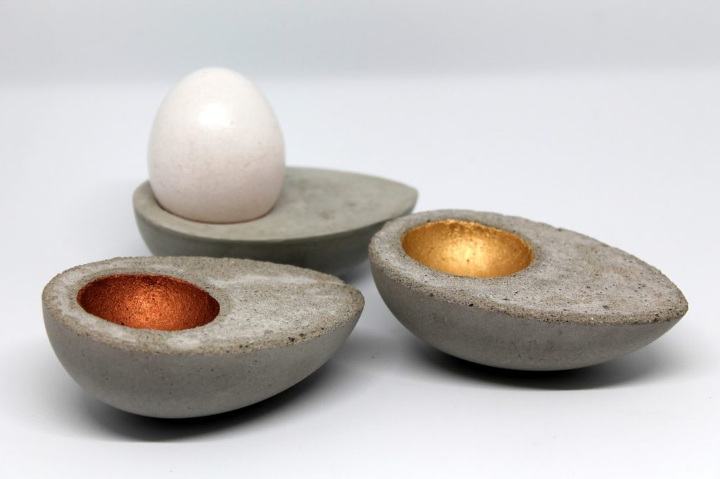 DIY Beton Eierbecher in Eierform ganz einfach selber machen! Mit dieser Anleitung klappt es auf jeden Fall!