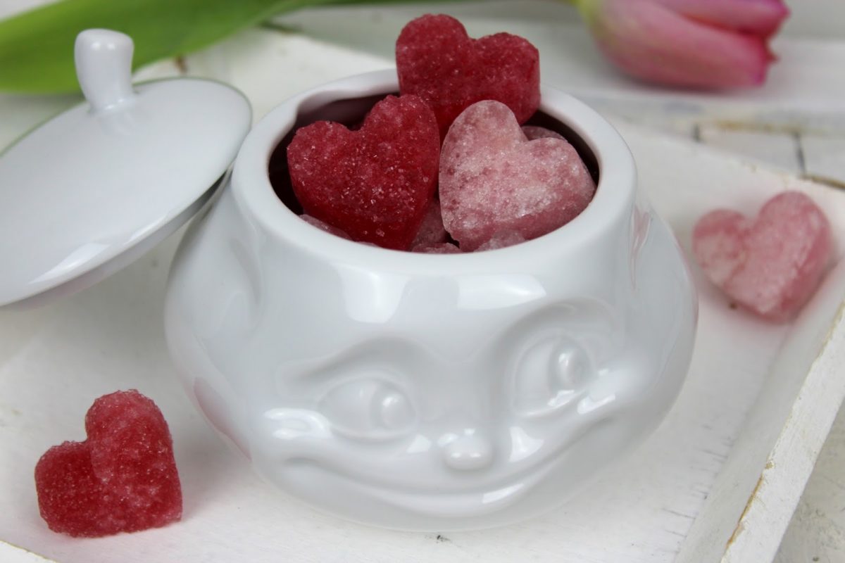 DIY Zuckerherzen in rosa selber machen / Süßes Geschenk zum Valentinstag