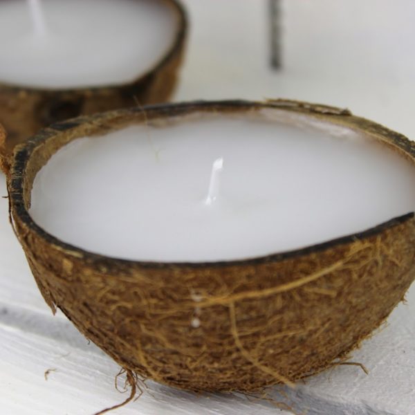 DIY Kerzen in einer Kokosnussschale ganz einfach selber machen