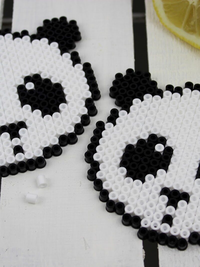 DIY Bügelperlen Getränkeuntersetzer Panda ganz einfach selber machen - geniale Bastelidee für groß und klein