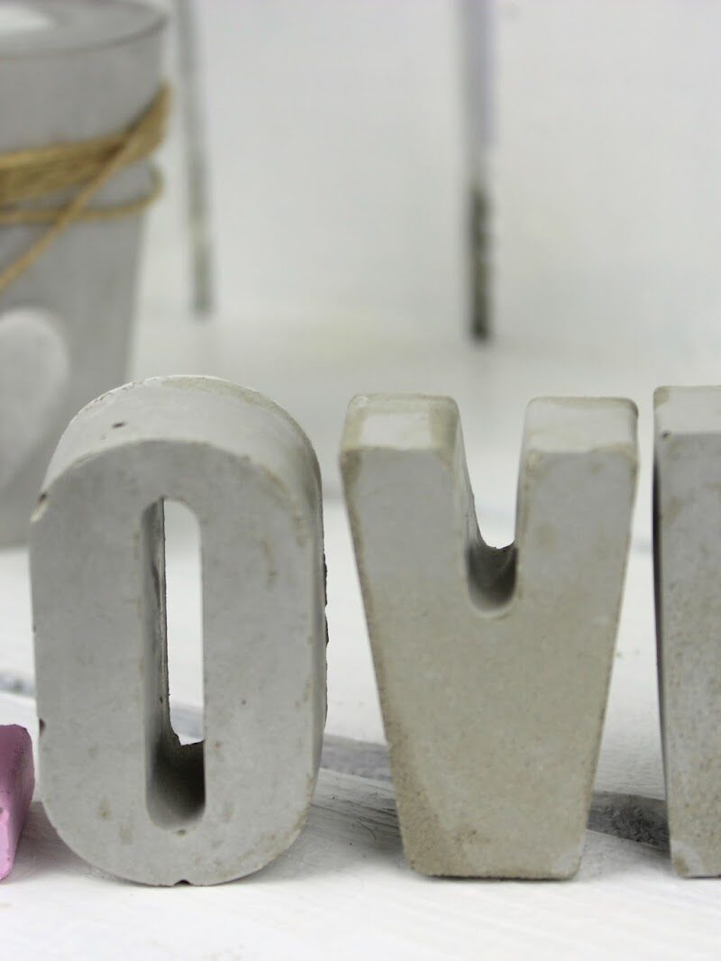 DIY Beton Buchstaben ganz einfach in wenigen Bastelschritten selber machen - tolle Dekoration für drinnen und draußen