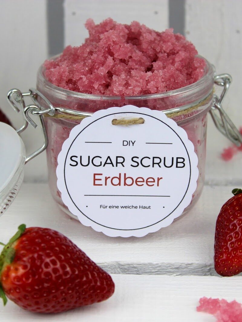 DIY Sugar Scrub / Zuckerpeeling Erdbeer- Kokos ganz einfach selber machen (+ kostenlose Vorlage)