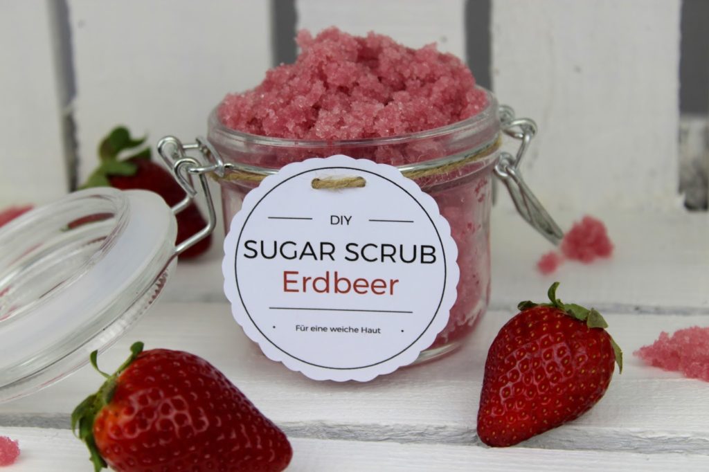 DIY Sugar Scrub / Zuckerpeeling Erdbeer- Kokos ganz einfach selber machen (+ kostenlose Vorlage)