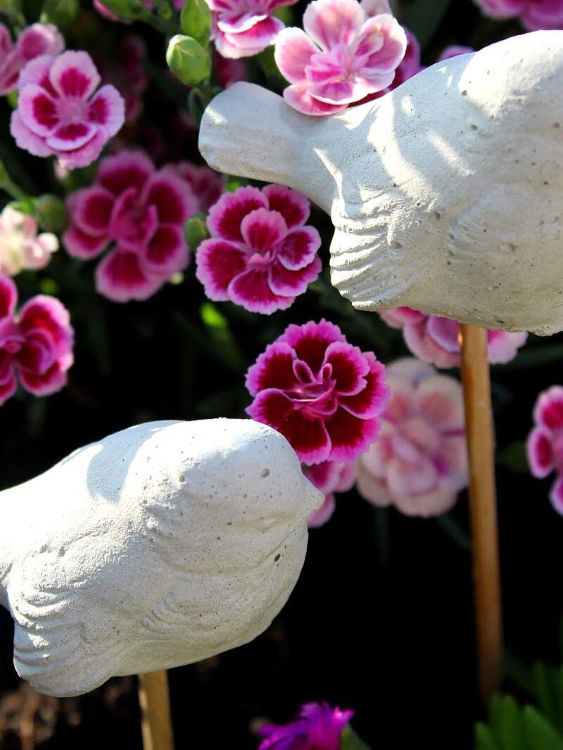 DIY Gartenstecker Vögel aus Beton in wenigen Schritten selber machen - süße Gartendeko