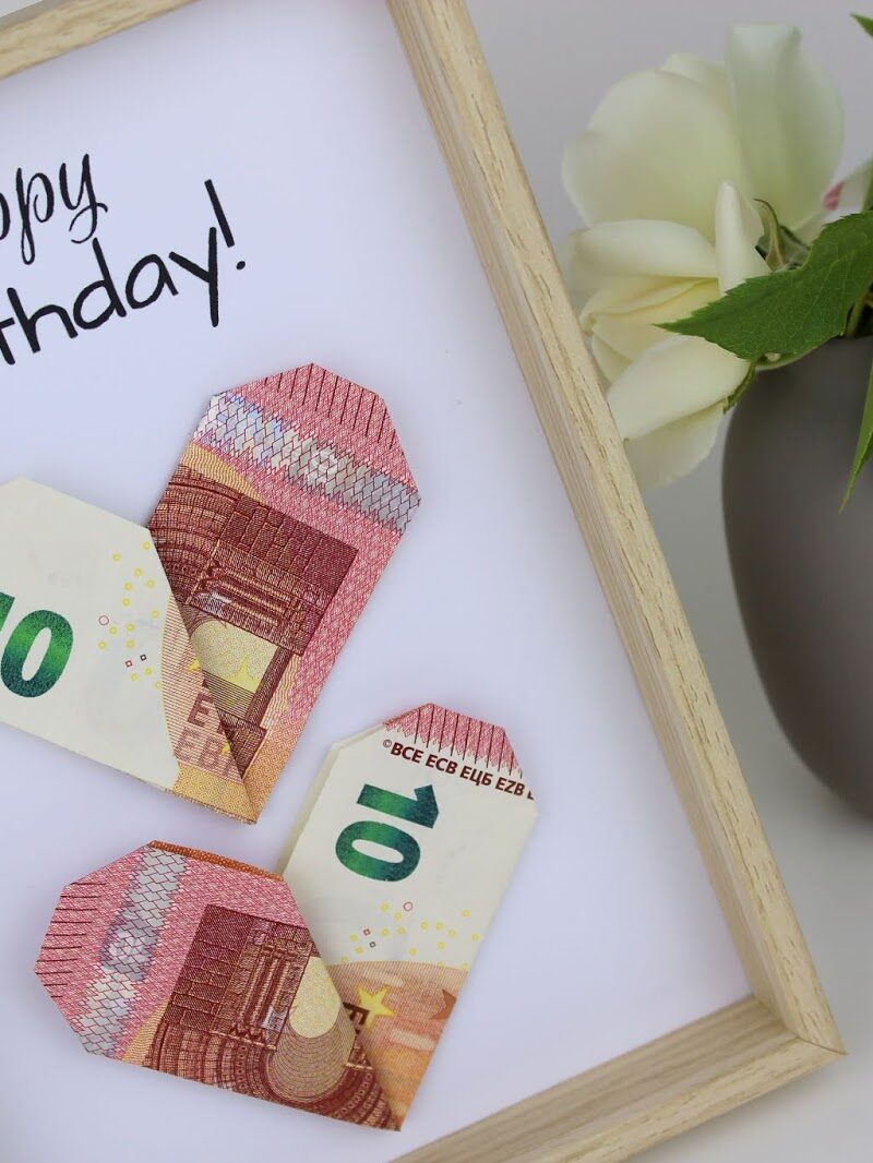 DIY Geldgeschenk Herzen nach Origami Art - die perfekte Geschenkidee + kostenlose Vorlage