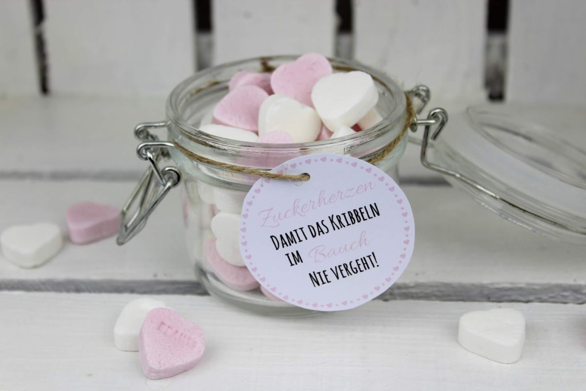 DIY Geschenk im Glas Zuckerherzen - perfekt als Hochzeits- oder Valentinstagsgeschenk + kostenlose Vorlage