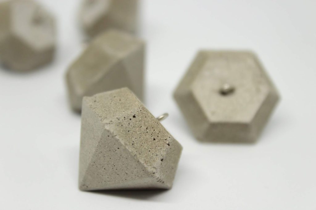 DIY Diamant Schlüsselanhänger aus Beton selbermachen - die perfekte Geschenkidee