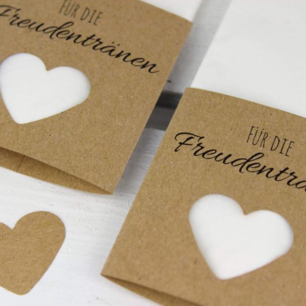 DIY Anleitung: Taschentücher für die Freudentränen zur Hochzeit ganz einfach selber machen + kostenloses Printable