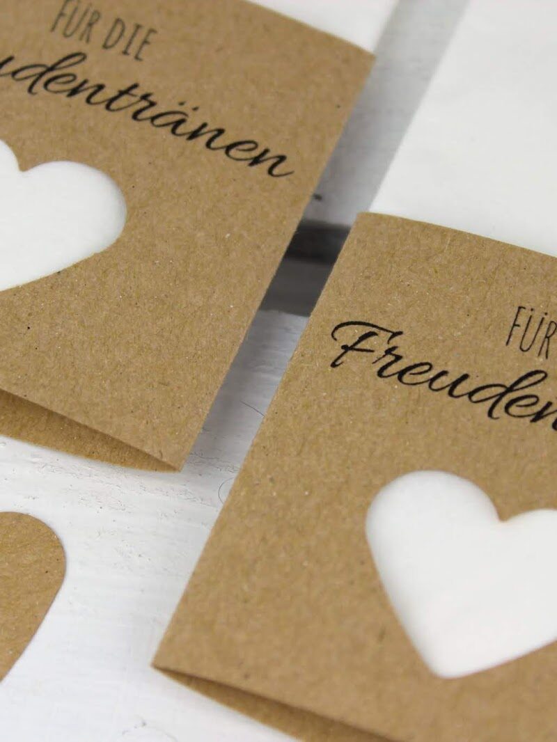 DIY Anleitung: Taschentücher für die Freudentränen zur Hochzeit ganz einfach selber machen + kostenloses Printable