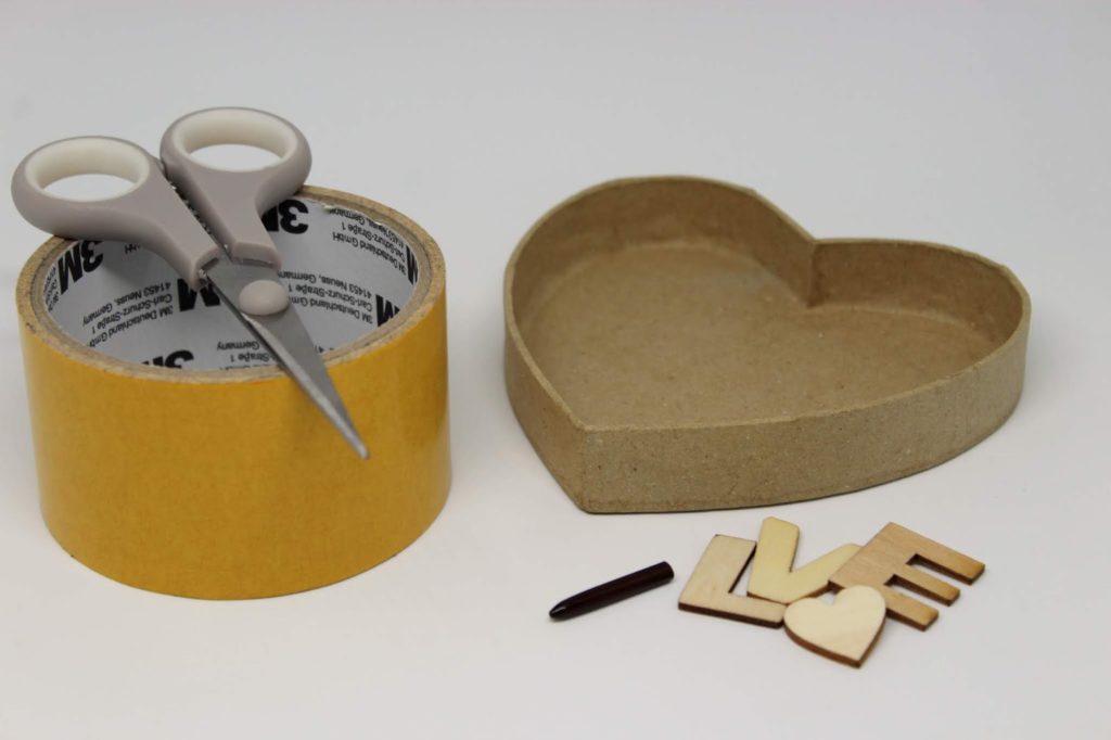 DIY Betonherz mit Holzbuchstaben LOVE - süße, kleine Hängedeko