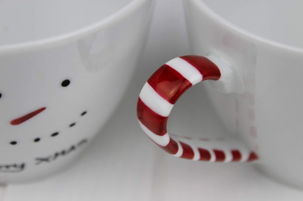 DIY + Rezept: Weihnachtlich bemalte Tassen und leckeren Glühwein ganz einfach selber machen