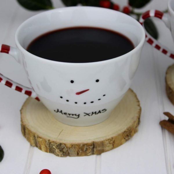 DIY + Rezept: Weihnachtlich bemalte Tassen und leckeren Glühwein einfach selber machen