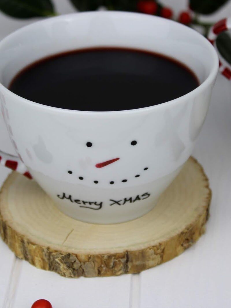 DIY + Rezept: Weihnachtlich bemalte Tassen und leckeren Glühwein einfach selber machen