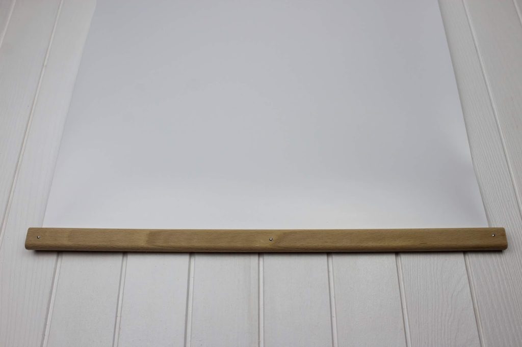 DIY Posterleiste aus Holz in wenigen Schritten selber machen - die perfekte Wanddeko