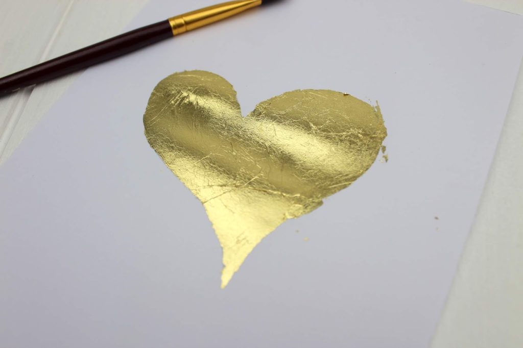 DIY: Süße Valentinstag Deko mit Blattgold ganz einfach selber machen - auch super als Geschenkidee + kostenlose Vorlage