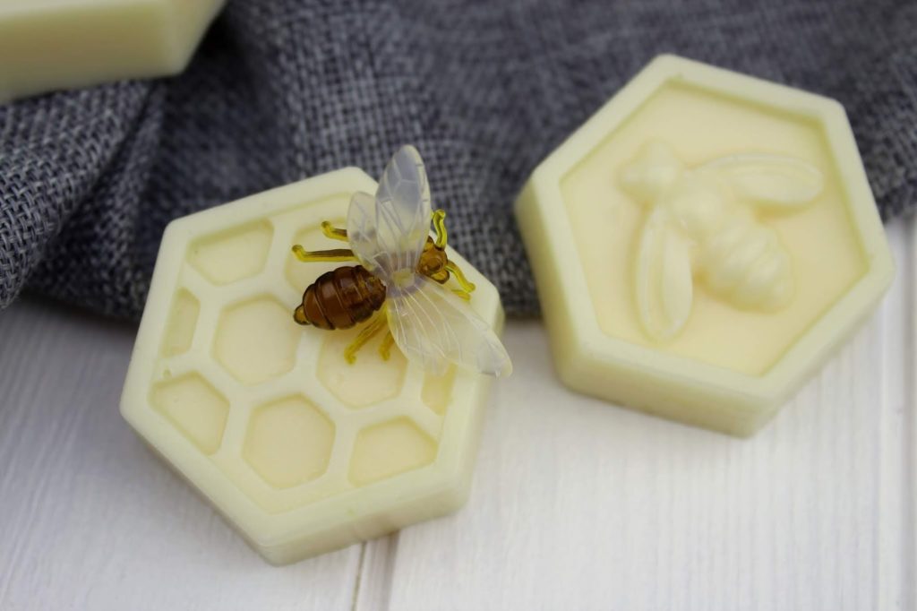 DIY: Seife aus Bienenwachs selber machen - perfekte Geschenkidee zu jedem Anlass