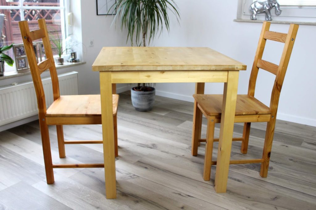 DIY: Alte Möbel aufarbeiten und neu streichen mit Kreidefarbe von Rust-Oleum - farbenfrohes Make Over