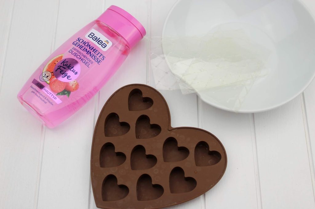 DIY: Einfaches Rezept um Duschjellys / Badejellys in Herzform selber zu machen - perfekt für den Muttertag 