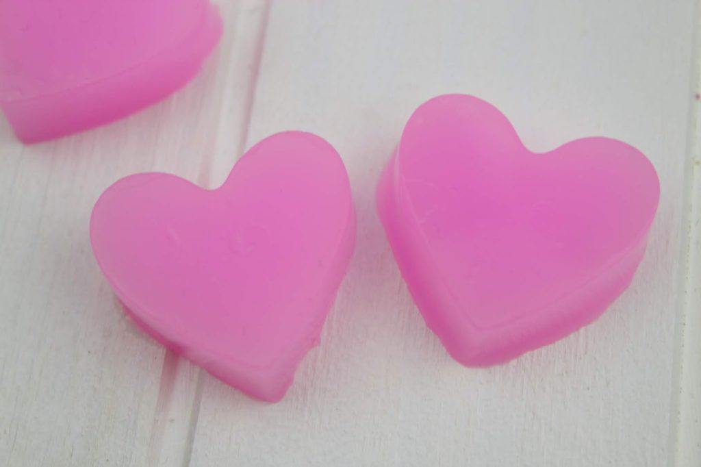 DIY: Einfaches Rezept um Duschjellys / Badejellys in Herzform selber zu machen - perfekt für den Muttertag 